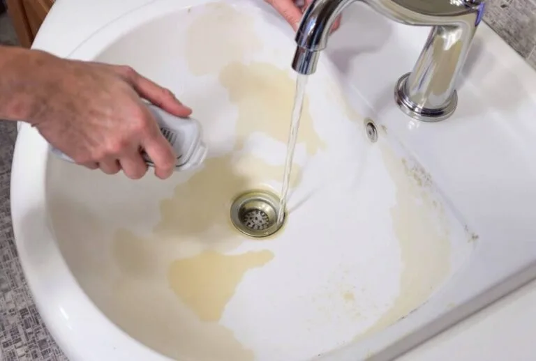 How to Remove Iron Stains From Well Water